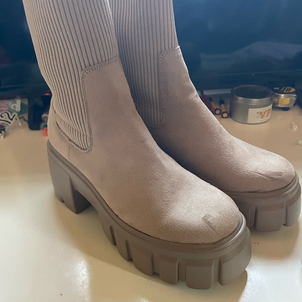Tory Burch Beige Heeled Boots